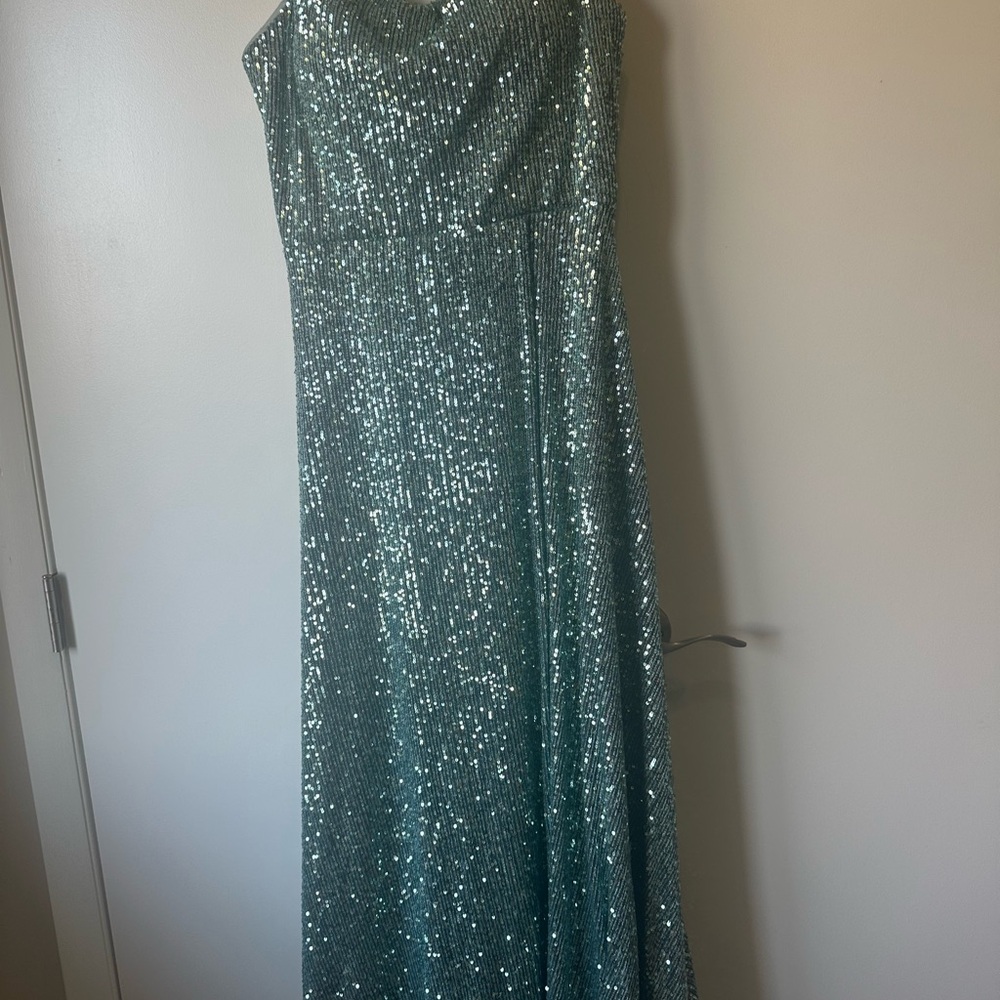 Elegant Sequin Gown in Shimmering Teal